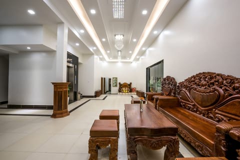 Double Room, 1 Queen Bed | Lobby sitting area
