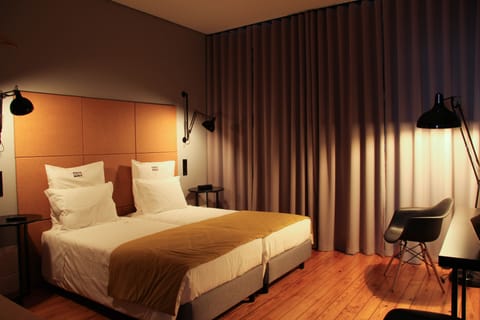 Studio, Garden View | In-room safe, desk, blackout drapes, soundproofing