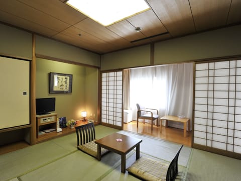 Desk, blackout drapes, iron/ironing board, free WiFi