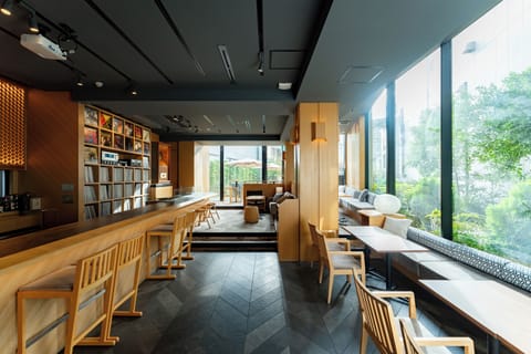 Lobby lounge
