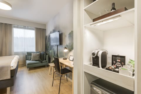 Superior Double Room, 1 Bedroom | Minibar, desk, soundproofing, iron/ironing board