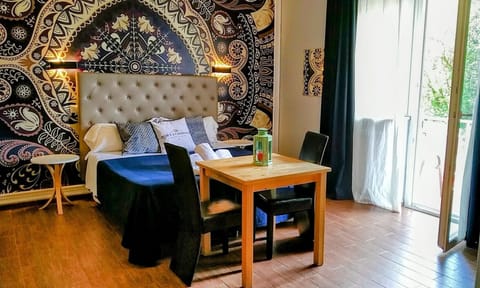 Individually furnished, desk, iron/ironing board, free WiFi