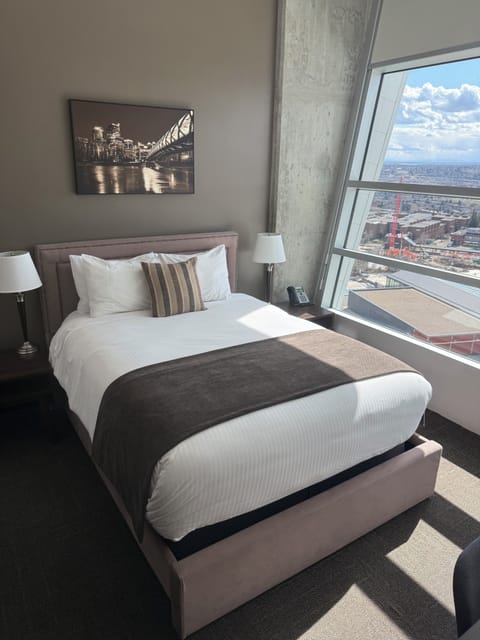Deluxe Studio Suite, 1 Queen Bed, Kitchenette (A/C) | Desk, iron/ironing board, free WiFi, bed sheets