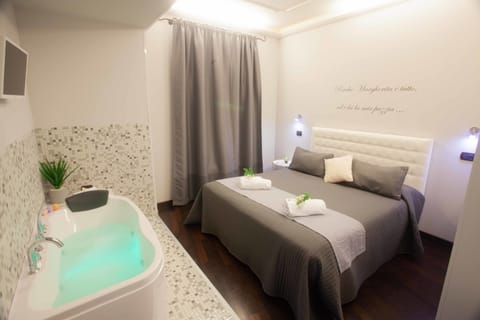 Deluxe Double Room, 1 Double Bed, Hot Tub, City View | Premium bedding, free minibar, desk, free WiFi