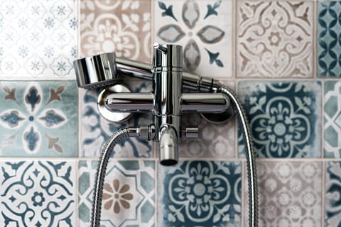 Deluxe Double Room, 1 Double Bed, Hot Tub, City View | Bathroom | Free toiletries, hair dryer, bidet, towels