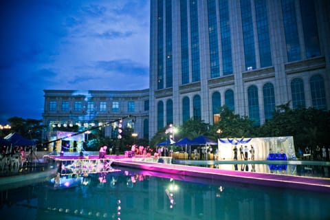 Indoor pool, outdoor pool