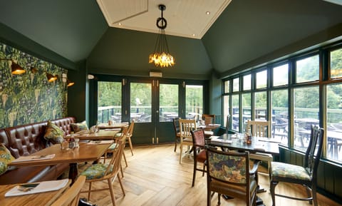 Breakfast, lunch, dinner served; local cuisine