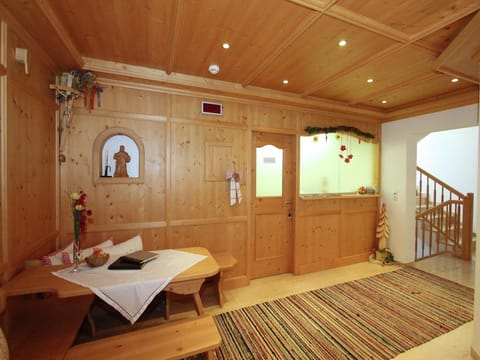 Entrance / Reception