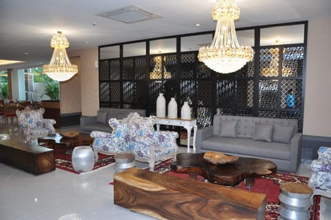 Lobby lounge