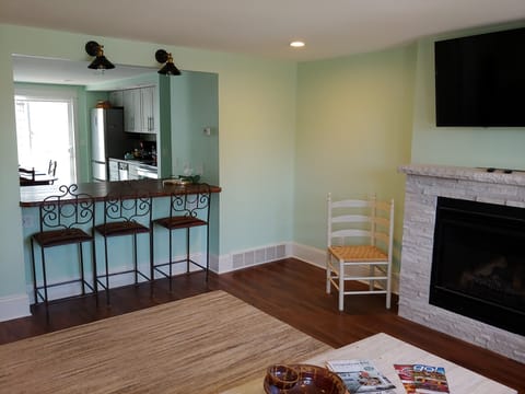 Deluxe Apartment | Living area | TV