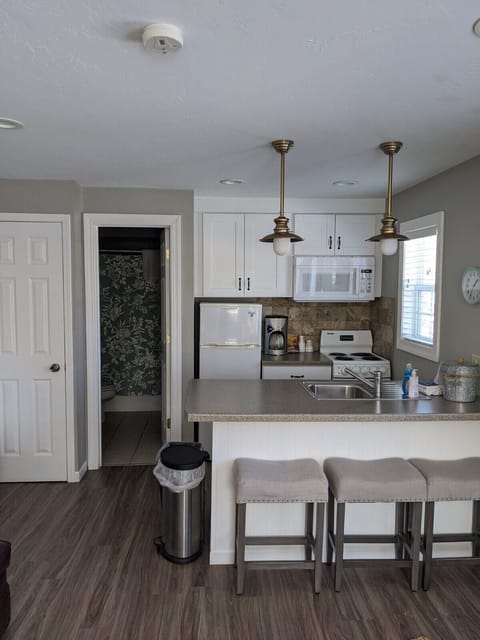 Traditional Cabin | Individually furnished, free WiFi, bed sheets