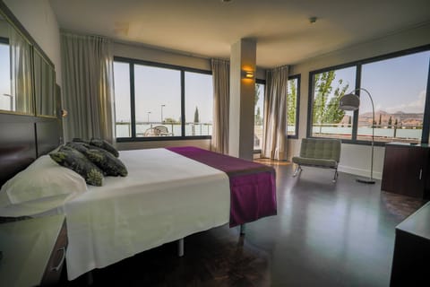 Superior Double Room, Hot Tub | In-room safe, desk, laptop workspace, soundproofing