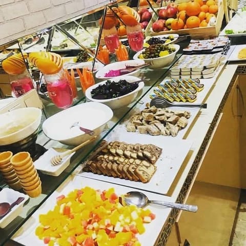 Free daily buffet breakfast