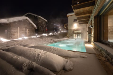 Seasonal outdoor pool, pool umbrellas, sun loungers