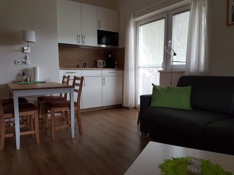 55-inch flat-screen TV with cable channels, TV, heated floors