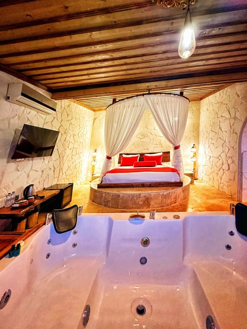 Exclusive Suite, Private Pool | 1 bedroom, Egyptian cotton sheets, premium bedding