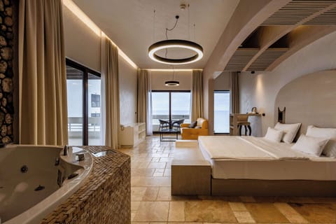 Minibar, in-room safe, desk, free WiFi