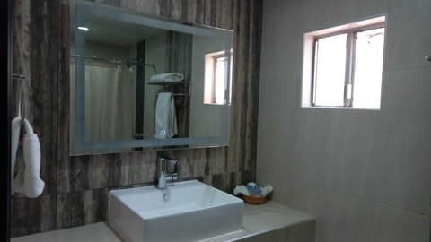 Shower, free toiletries, hair dryer, towels