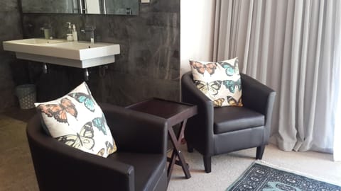 Deluxe Twin Room | Premium bedding, Select Comfort beds, minibar, in-room safe