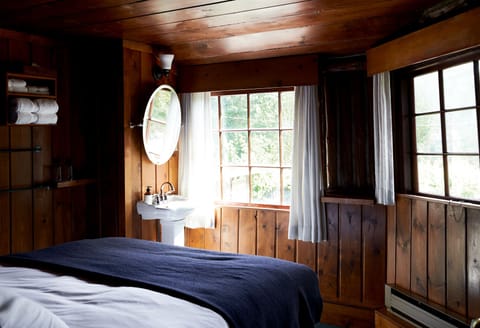 Room (Garden View Queen SHARED BATHROOM) | Premium bedding, down comforters, iron/ironing board, free WiFi