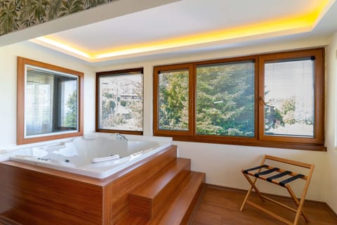 Luxury Double Room | Jetted tub