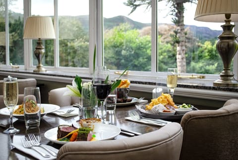 2 restaurants, breakfast, lunch, dinner served; British cuisine