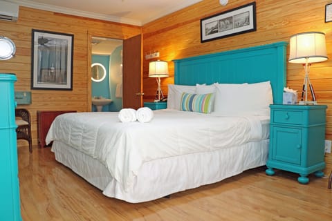 Deluxe Room, 1 King Bed (Adult Exclusive) | Premium bedding, in-room safe, individually decorated