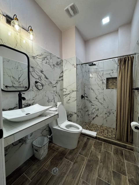 Shower, rainfall showerhead, free toiletries, hair dryer