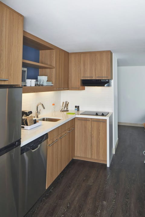 Executive Single Room, 1 Bedroom, City View | Premium bedding, down comforters, pillowtop beds, in-room safe