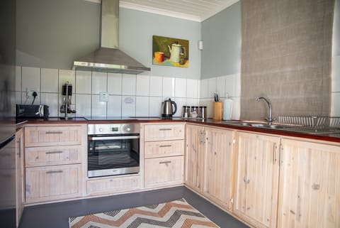 Exclusive Cottage | Minibar, individually furnished, desk, laptop workspace