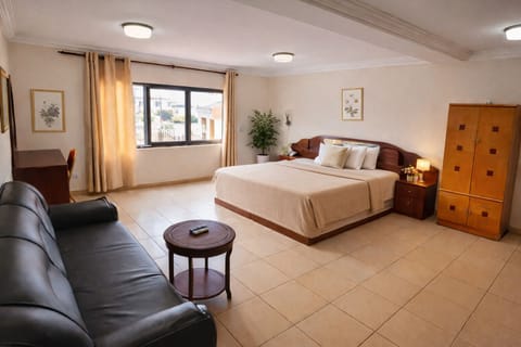 Double Room | Minibar, desk, soundproofing, iron/ironing board (on request)