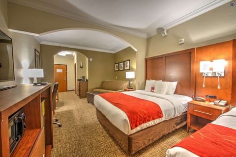 Desk, blackout drapes, iron/ironing board, free WiFi