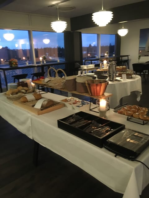 Free daily continental breakfast