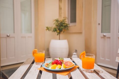 Daily buffet breakfast for a fee