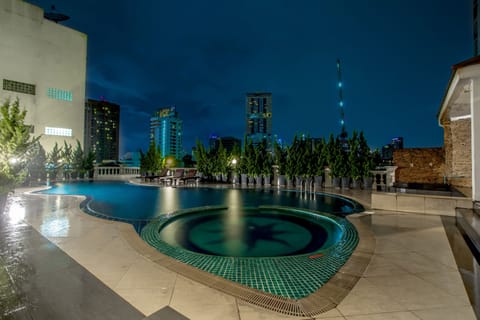 Outdoor pool, sun loungers
