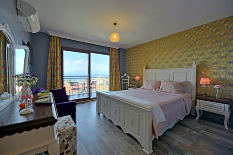 Deluxe Double Room, Sea View | Egyptian cotton sheets, premium bedding, minibar, individually decorated