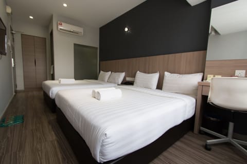 Super Deluxe Family | In-room safe, desk, iron/ironing board, free WiFi