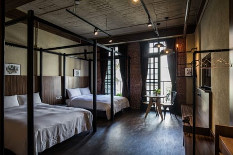 Classic Quadruple Room | Blackout drapes, free WiFi, bed sheets
