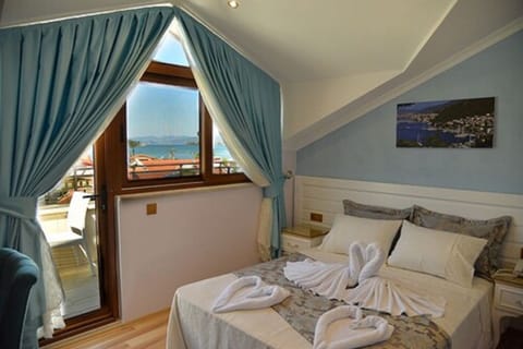 Double Room | Minibar, desk, soundproofing, cribs/infant beds