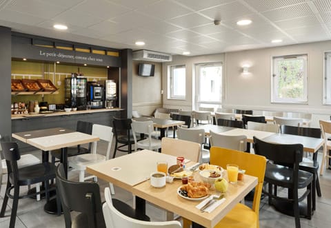 Daily buffet breakfast for a fee