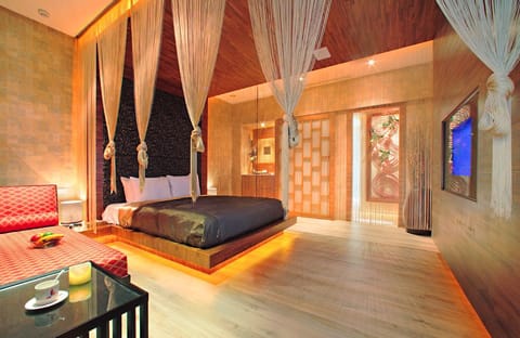 Classic Double Room | Minibar, blackout drapes, soundproofing, iron/ironing board