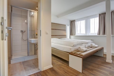 Double Room (2) | Desk, blackout drapes, soundproofing, free WiFi