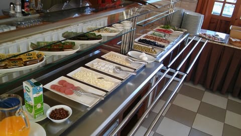 Daily buffet breakfast for a fee