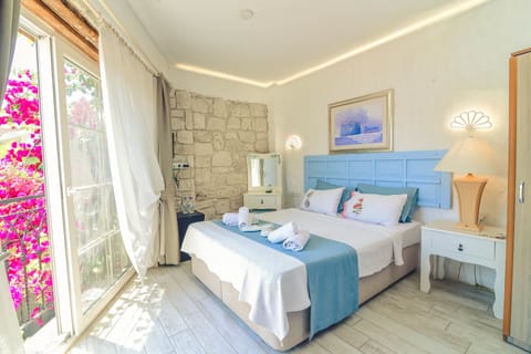 Deluxe Double Room | Premium bedding, minibar, desk, blackout drapes