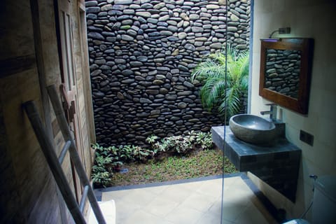 Bale Kayu | Bathroom sink