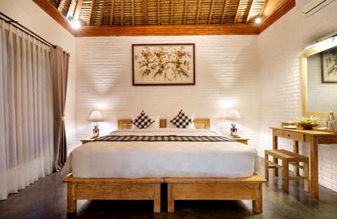 Bale Batu | Premium bedding, in-room safe, desk, rollaway beds