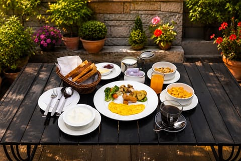 Daily English breakfast for a fee