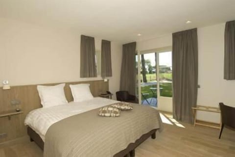 Minibar, in-room safe, desk, soundproofing