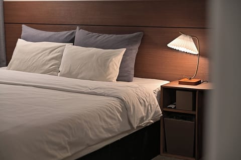 Deluxe Double Room, 1 King Bed | Premium bedding, in-room safe, desk, soundproofing