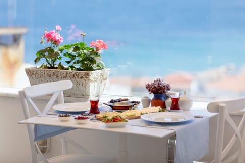 Free daily full breakfast